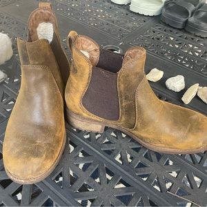 Ugg Chelsea Boot Excellent Condition Leather